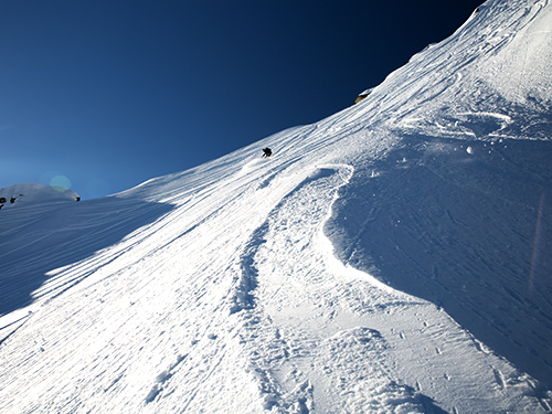 off-piste snowboarding in courchevel 1850 with a snowboard guide