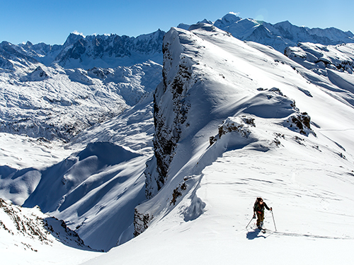 splitboarding in courchevel 1850 with a snowboard instructor