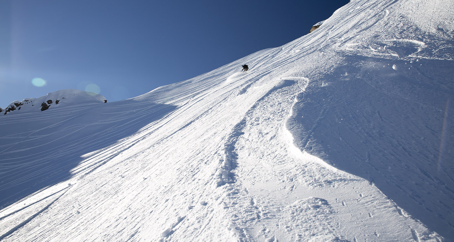 private off-piste snowboarding guide in courchevel 1850