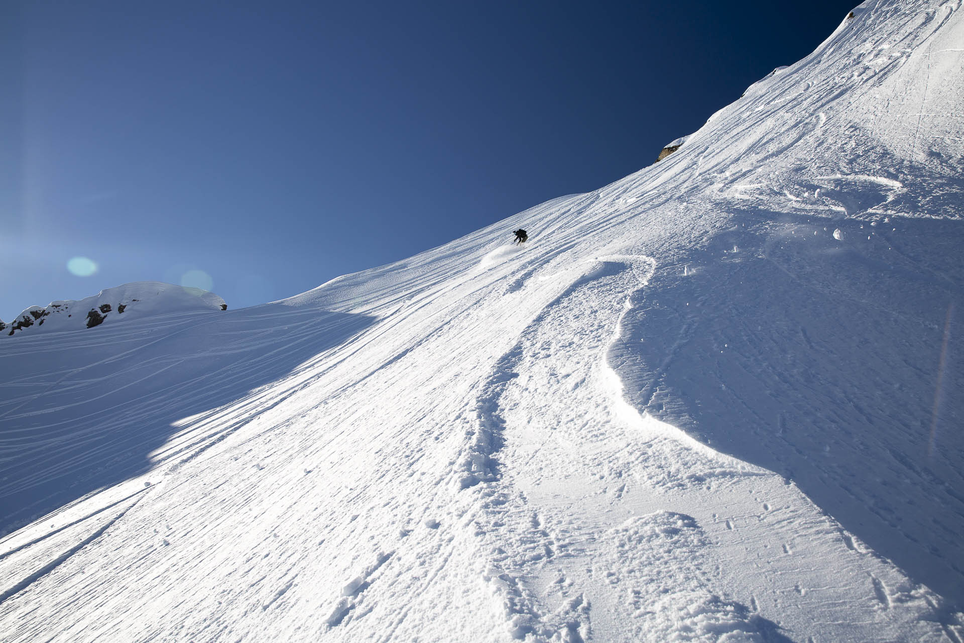 off-piste snowboarding in courchevel 1850 with a snowboard guide